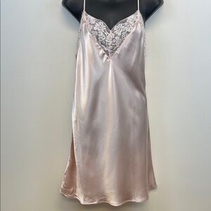 Lilac & London Pink Satiny Lace V-Neck Women's Romantic Sleepwear Size M